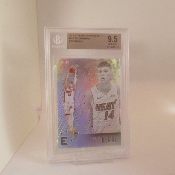 2019-20 PANINI CHRONICLES #212 TYLER HERRO ESSENITALS 9.5 GEM MINT - Picture 1 of 4